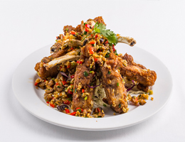 ซี่โครงหมูคั่วพริกไทยดำ  โรงแรมคามิโอ เฮ้าส์ ศรีราชา
