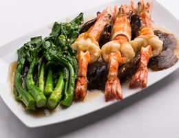 กุ้งแชบ๊วยเจี๋ยนน้ำแดงคะน้าฮ่องกง  ที่โรงแรมคลาสสิค คามิโอ อยุธยา