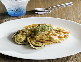 ข้าวผัดทะเลโป๊ะแตก ที่คาเฟ่ แคนทารี บางแสน,คาเฟ่ แคนทารี ปราจีนบุรี และคาเฟ่ แคนทารี ระยอง